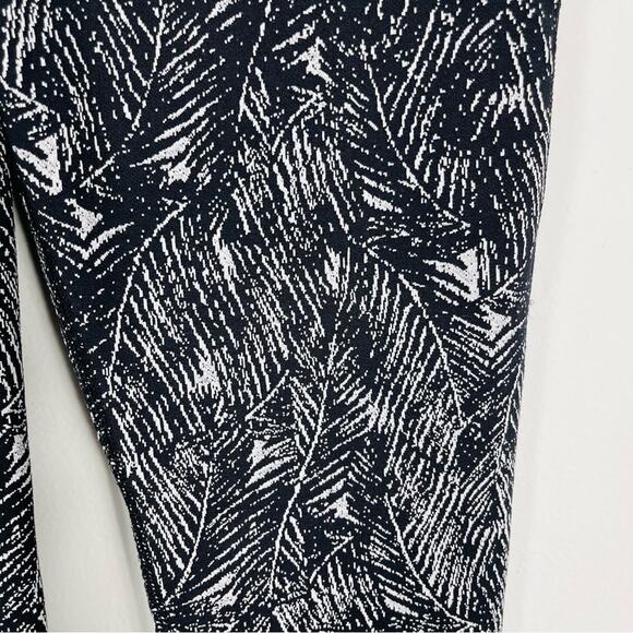All in Motion black white leaves high waisted ankle athletic yoga leggings small - Picture 3 of 6